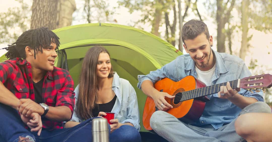 Gitara akustyczna elektryczna - wszystko co powinieneś wiedzieć | Idealny wybór dla każdego gitarzysty