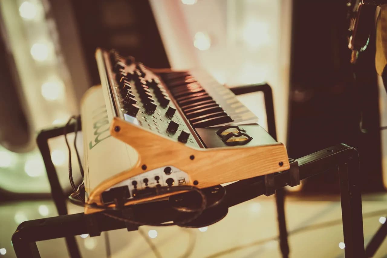 Najlepsze statywy do keyboardu 2025 | Pasują idealnie, stabilne, długowieczne