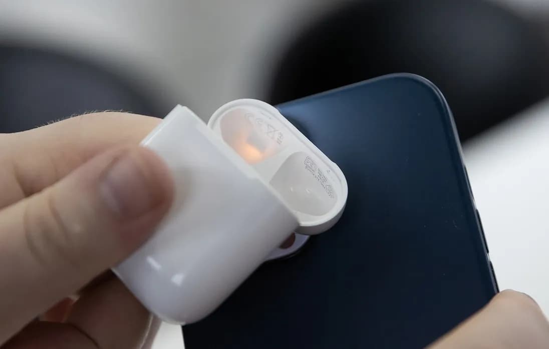 Jak odróżnić AirPods 1 od 2 - kluczowe różnice, które musisz znać