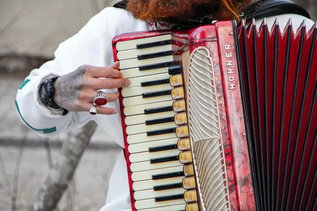 Akordeon - popularny instrument, który warto poznać