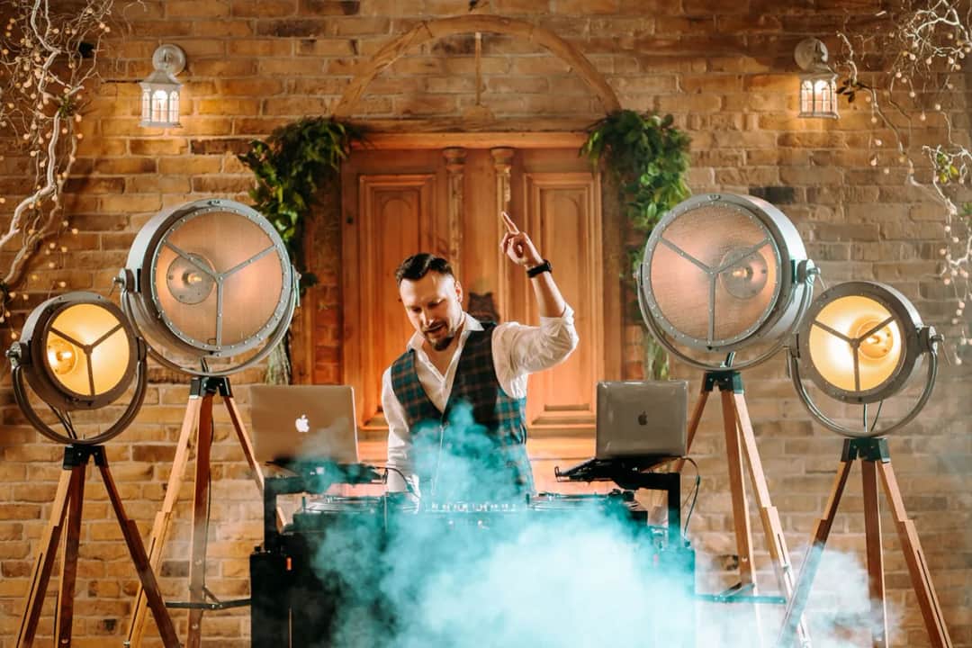 Jak wybrać DJ na wesele - sprawdzone zasady i cenne wskazówki