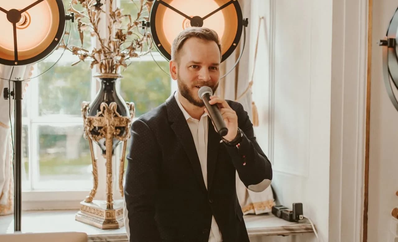 Ile kosztuje DJ na wesele? Poznaj aktualne ceny i ukryte wydatki