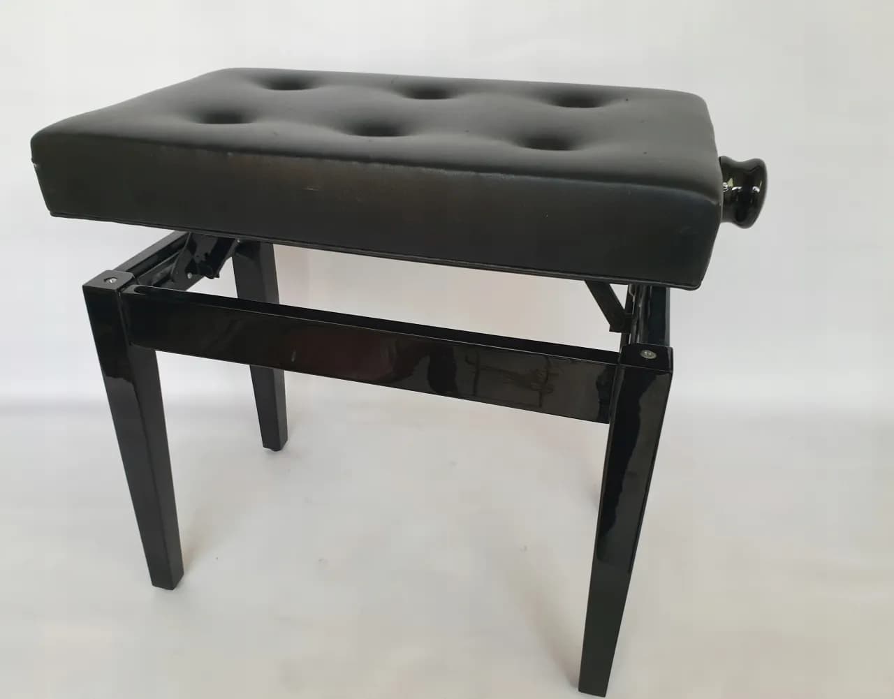 Stołek do pianina - krzesło dla pianisty, wygoda i styl