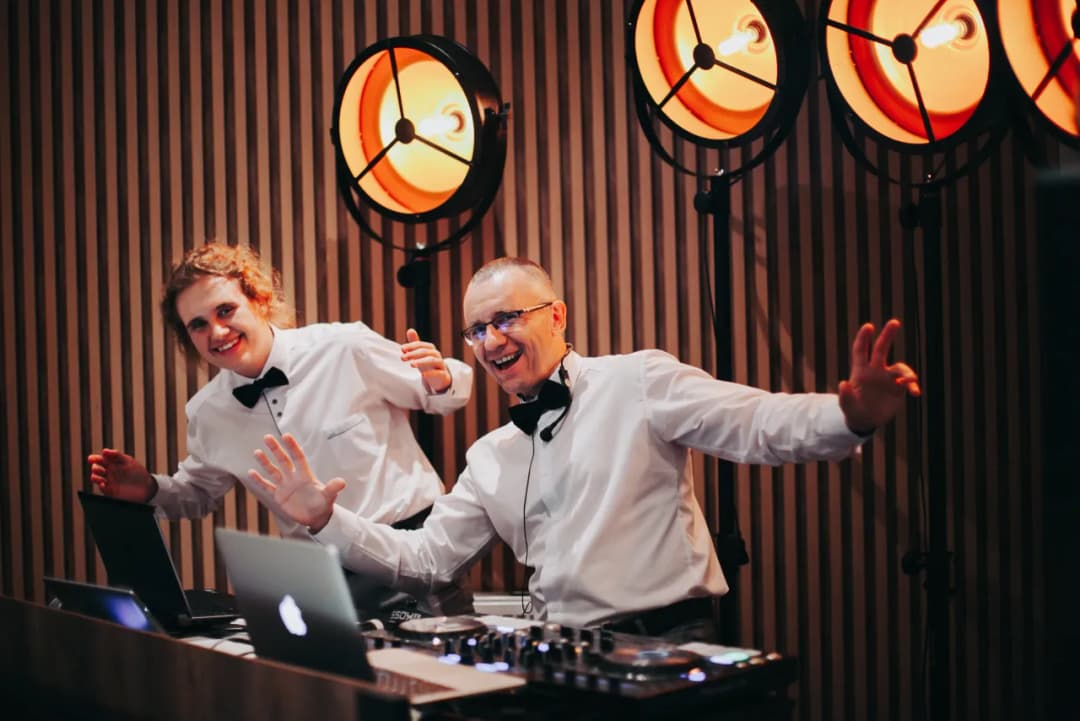 Ile kosztuje DJ na 40 urodziny? Ceny, które mogą zaskoczyć