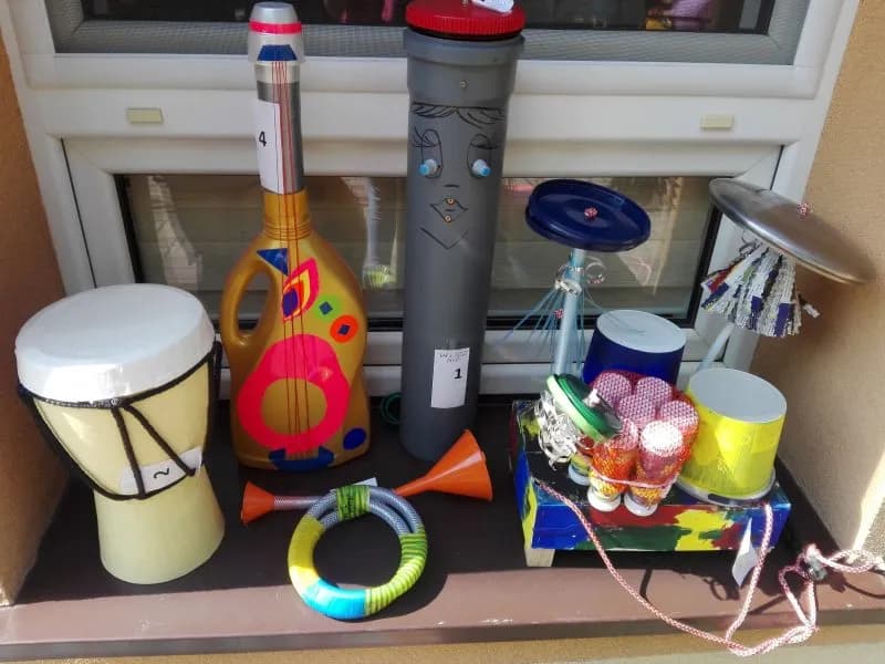 Instrumenty muzyczne z recyklingu - jak stworzyć własne?